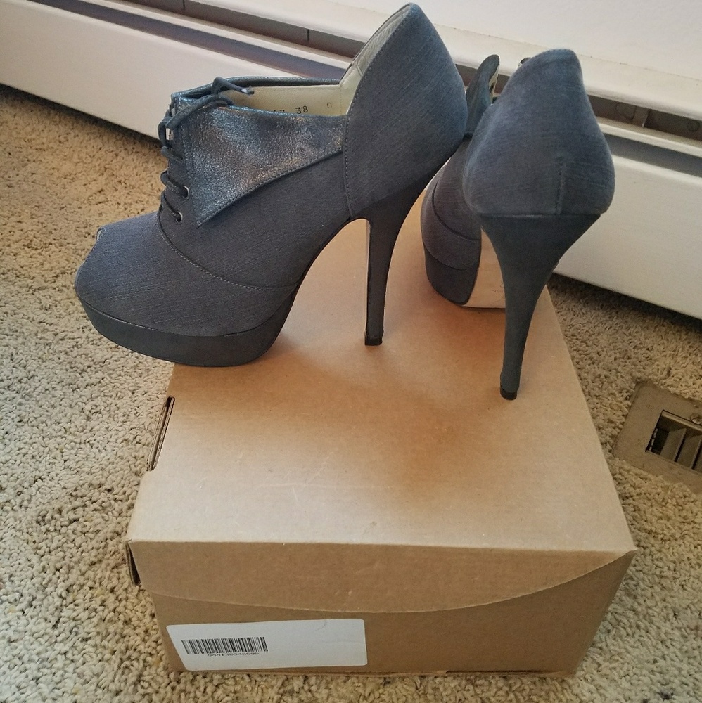 Paige by Terry de Havilland grey peep toe heels